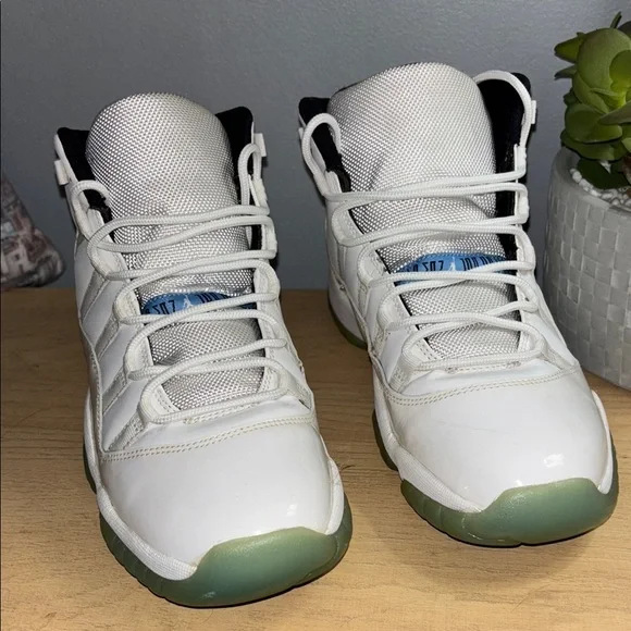 Air Jordan 11 Retro “Legend Blue” – Size 7Y - Picture 3 of 13
